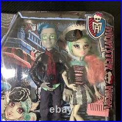 Monster High Garrott du Roque Rochelle Goyle Love in Scaris Doll Set
